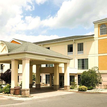Comfort Inn & Suites Mount Pocono Buitenkant foto
