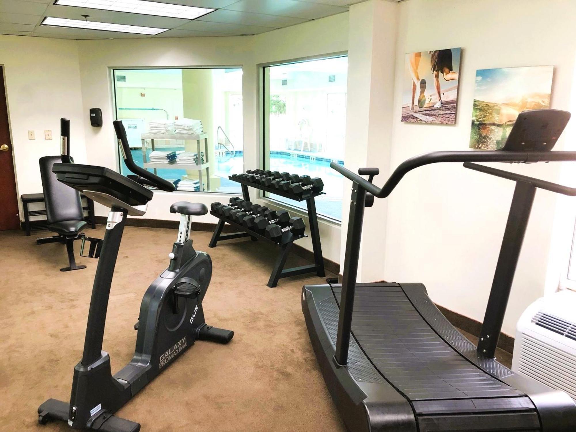 Comfort Inn & Suites Mount Pocono Buitenkant foto