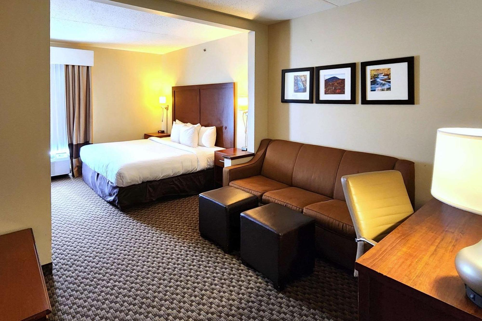 Comfort Inn & Suites Mount Pocono Buitenkant foto