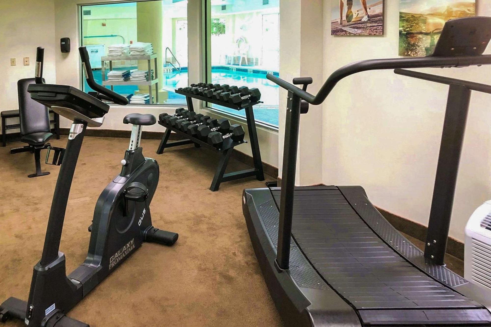 Comfort Inn & Suites Mount Pocono Buitenkant foto
