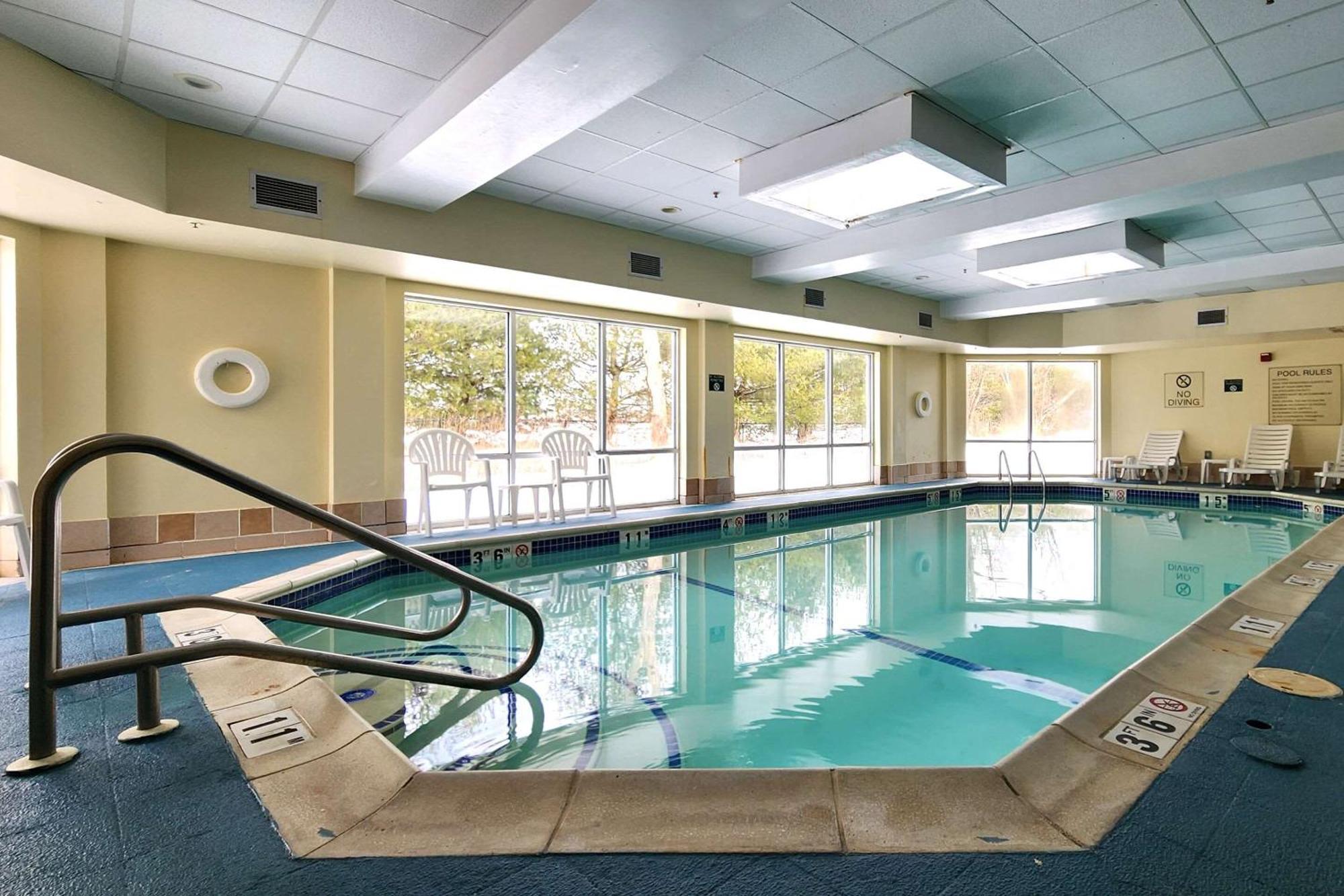 Comfort Inn & Suites Mount Pocono Buitenkant foto