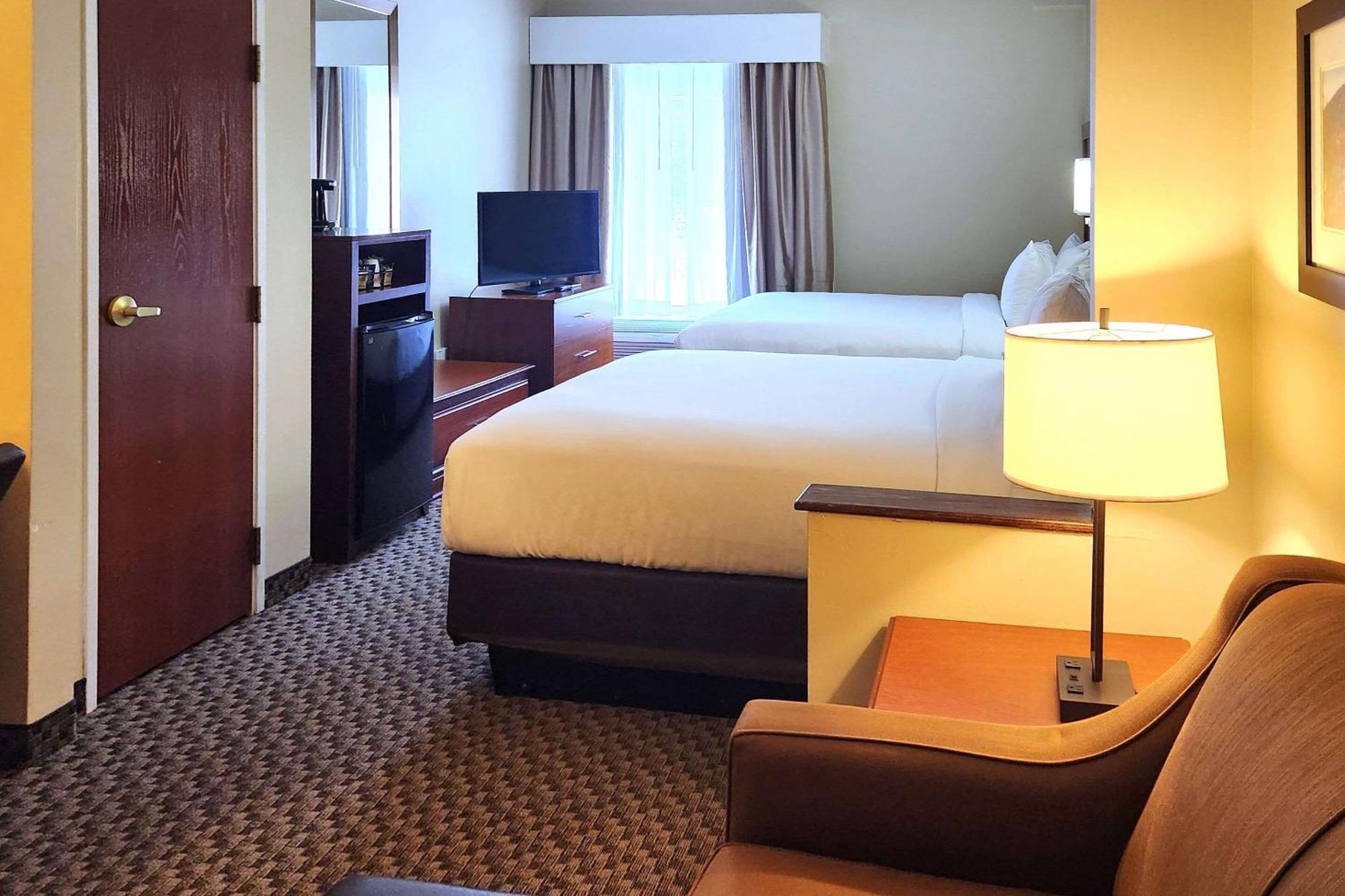 Comfort Inn & Suites Mount Pocono Buitenkant foto