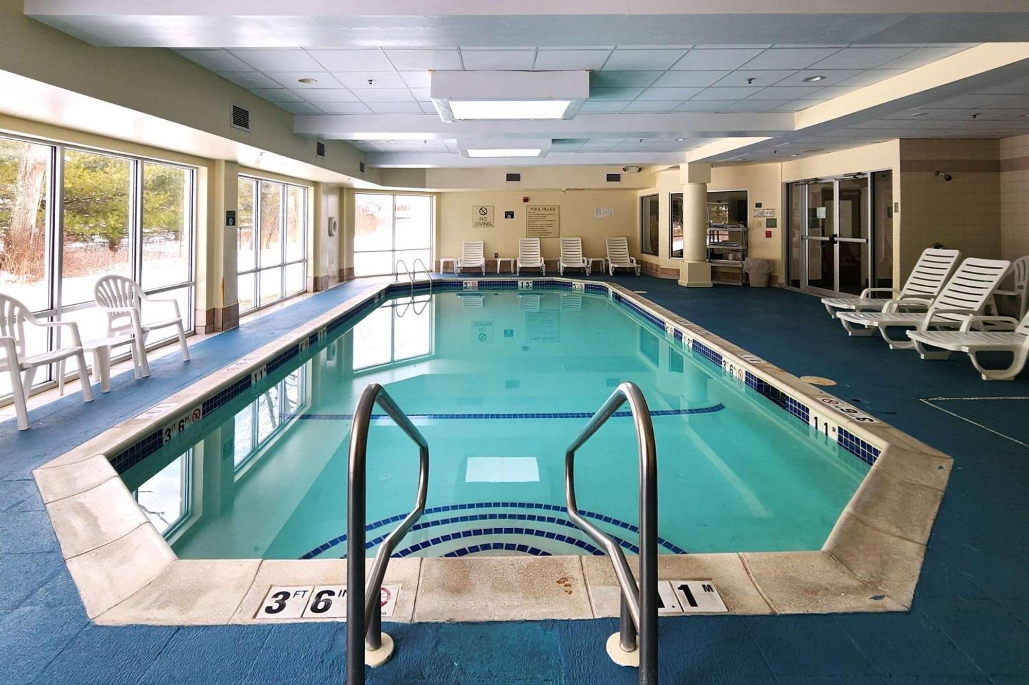 Comfort Inn & Suites Mount Pocono Buitenkant foto