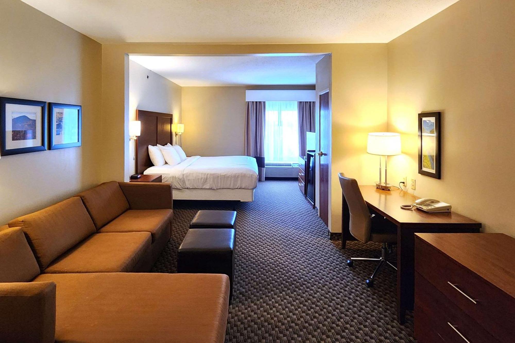 Comfort Inn & Suites Mount Pocono Buitenkant foto