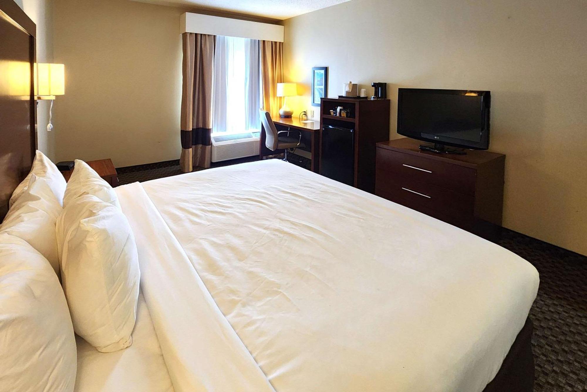 Comfort Inn & Suites Mount Pocono Buitenkant foto