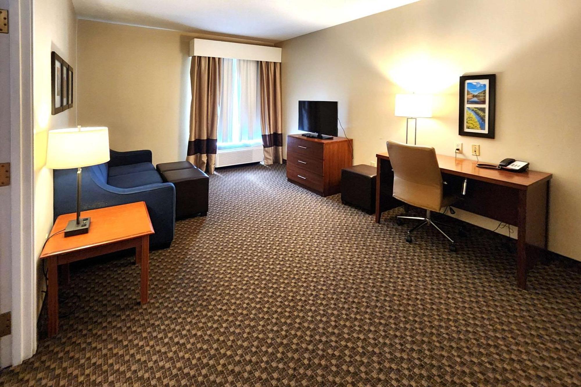 Comfort Inn & Suites Mount Pocono Buitenkant foto