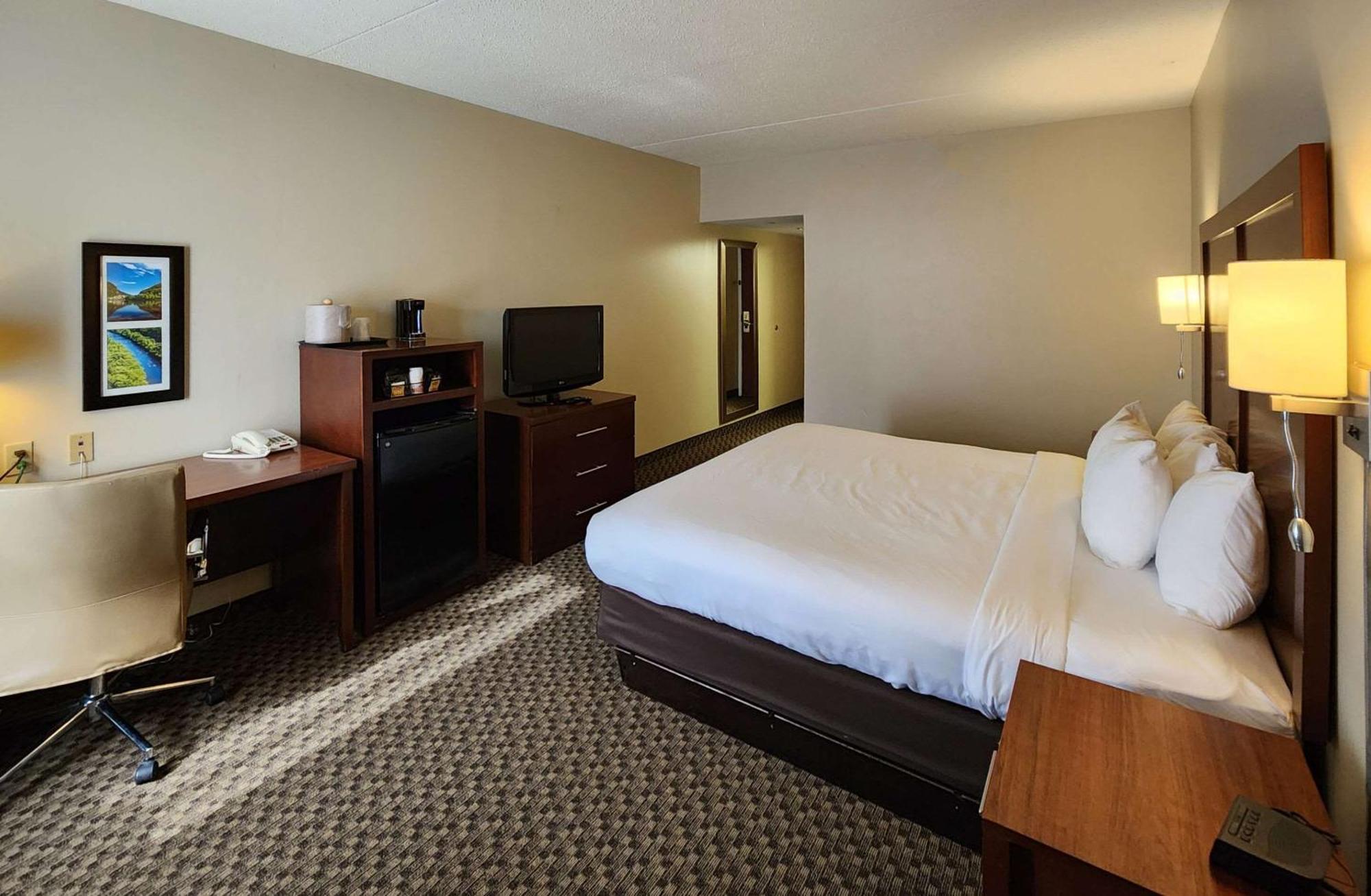 Comfort Inn & Suites Mount Pocono Buitenkant foto